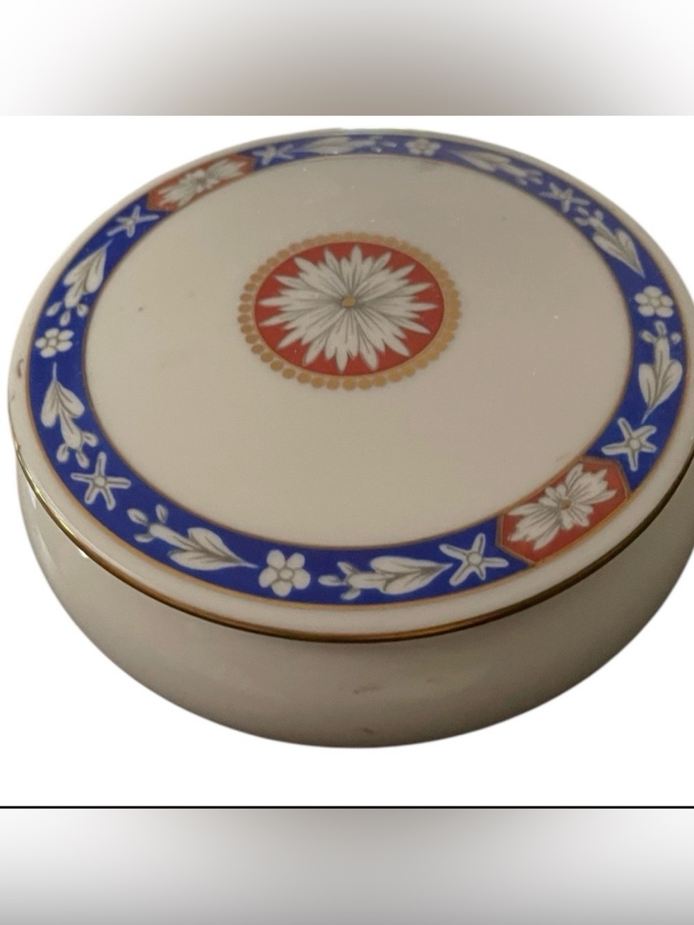 Höchst fine  China porcelain trinket dish, #399, Anno 1790 design, vintage
